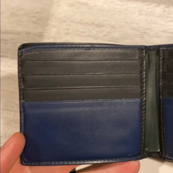 Authentic Gucci Bifold wallet - Picture 3 of 9